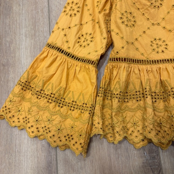 🌟FREE PEOPLE🌟 MERCI BEAUCOUP EYELET BELL SLEEVE BLOUSE YELLOW SZ XS - Picture 4 of 8